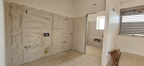 Locale Commerciale Con Terrazzo